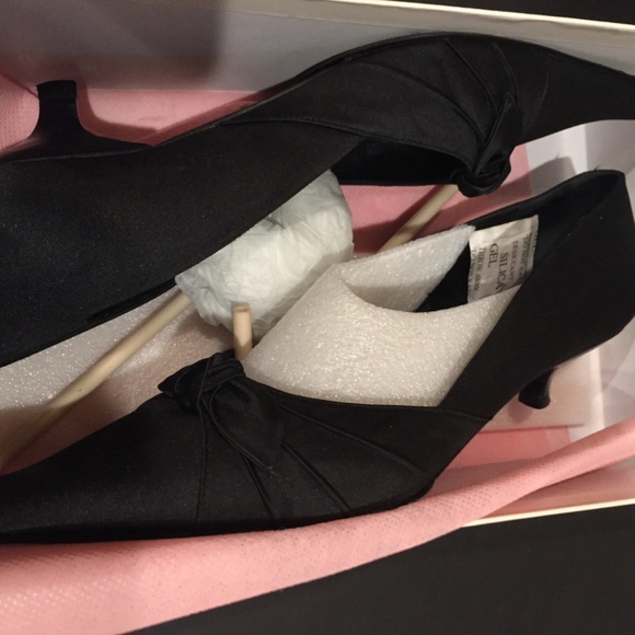 Kenneth Cole Black Satin 7.5 tapered toe, low heel - Picture 6 of 8